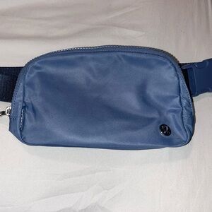 Lululemon belt bag in Oasis Blue